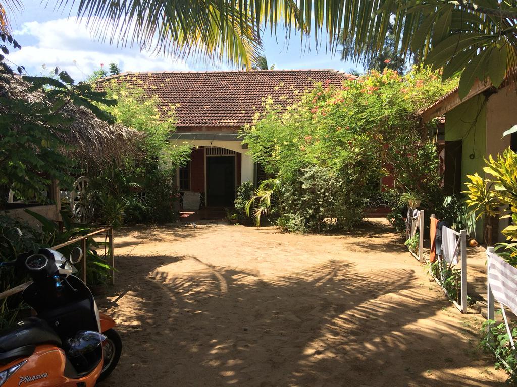 Hotel Eastwind Surf Camp Arugam Bay Exterior foto